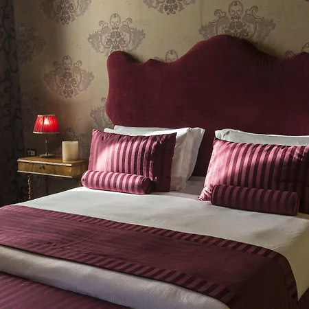 Navona Grand بيت ضيافة 4*