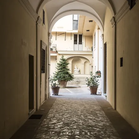 بيت ضيافة Navona Grand 4*